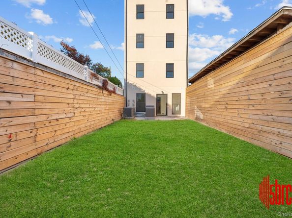 21836 133rd Road, Springfield Gardens NY 11413