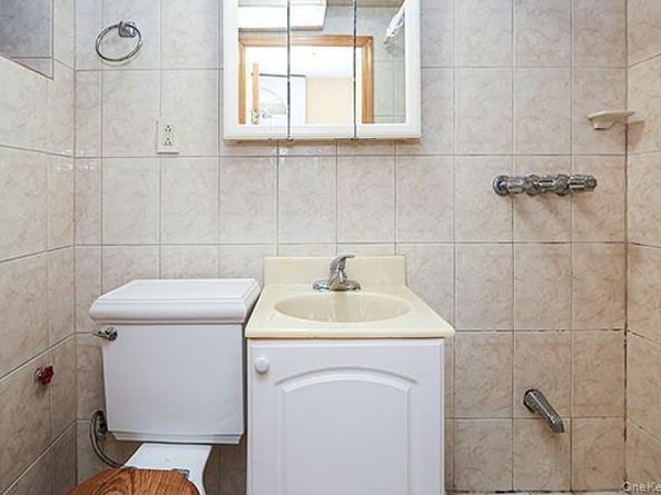 6364 78th Street, Middle Village NY 11379