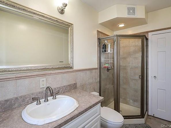 6364 78th Street, Middle Village NY 11379