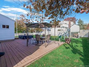 23 Paul Court, North Babylon NY 11703