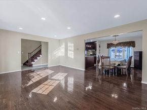 23 Paul Court, North Babylon NY 11703