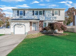 23 Paul Court, North Babylon NY 11703