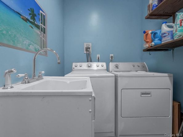 23 Paul Court, North Babylon NY 11703