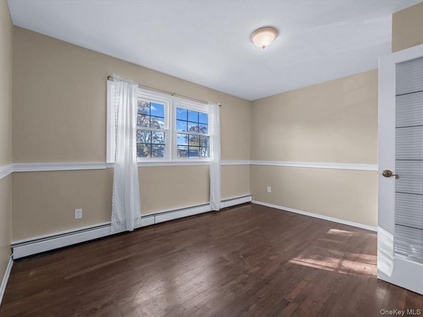 23 Paul Court, North Babylon NY 11703