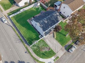 23 Paul Court, North Babylon NY 11703