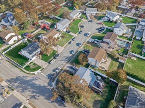 23 Paul Court, North Babylon NY 11703