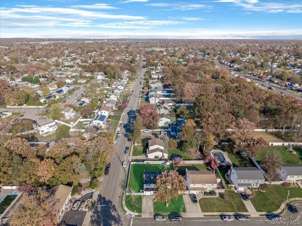 23 Paul Court, North Babylon NY 11703