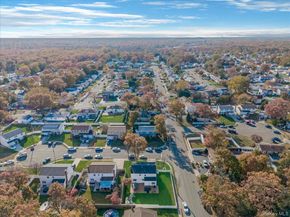 23 Paul Court, North Babylon NY 11703