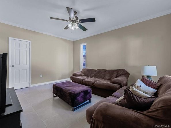 23 Paul Court, North Babylon NY 11703