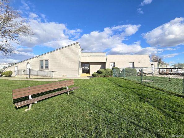 324 Mariners Way, Copiague NY 11726