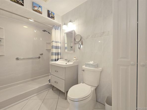 324 Mariners Way, Copiague NY 11726