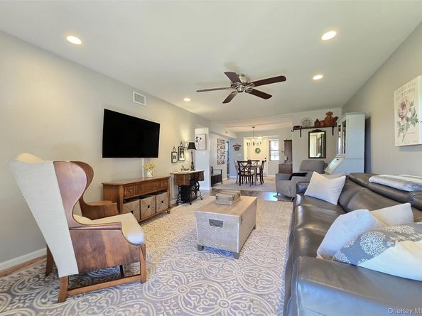 324 Mariners Way, Copiague NY 11726