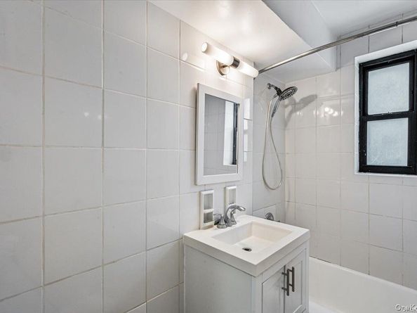 90-11 35 Avenue 1D, Jackson Heights NY 11372