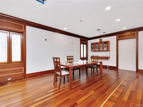 181 Walnut Street, Lynbrook NY 11563