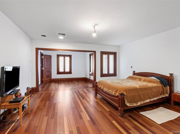 181 Walnut Street, Lynbrook NY 11563