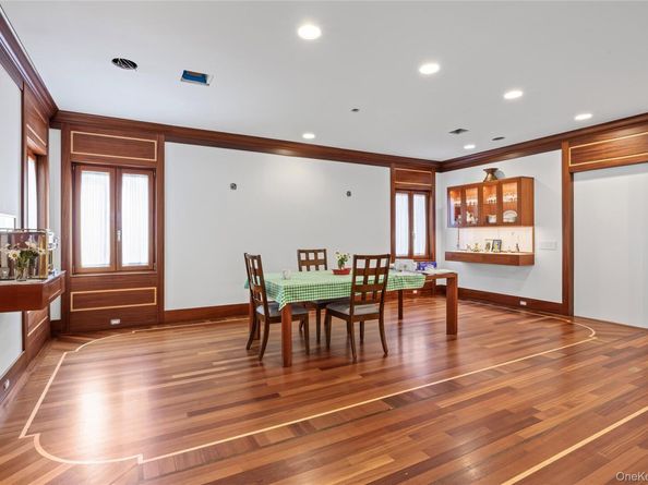 181 Walnut Street, Lynbrook NY 11563