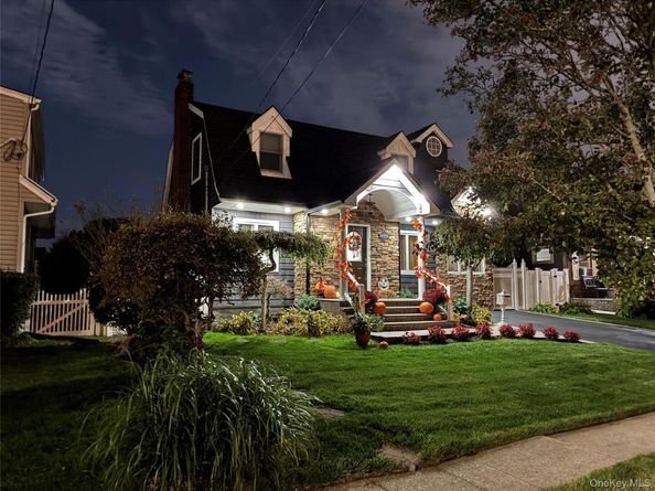 2490 Orange Street, Bellmore NY 11710