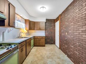 4 Hope Drive, Plainview NY 11803