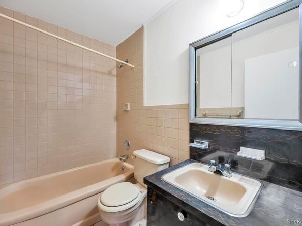 4 Hope Drive, Plainview NY 11803