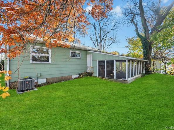 4 Hope Drive, Plainview NY 11803