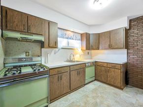 4 Hope Drive, Plainview NY 11803