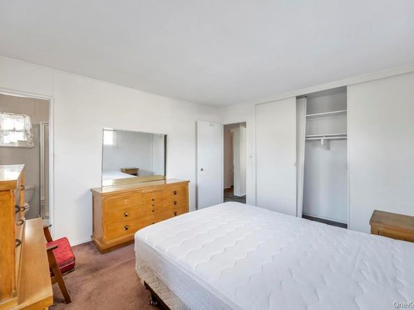 4 Hope Drive, Plainview NY 11803