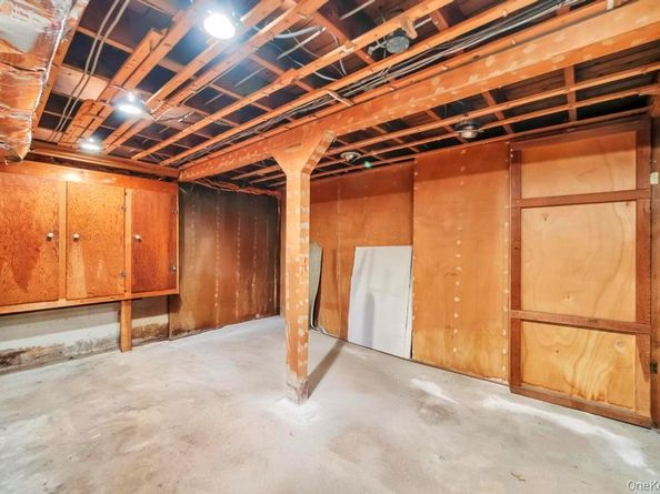 4 Hope Drive, Plainview NY 11803