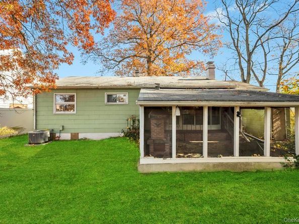 4 Hope Drive, Plainview NY 11803