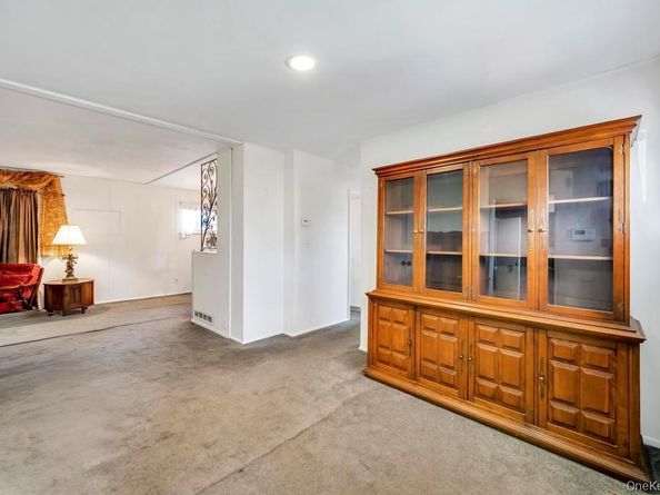 4 Hope Drive, Plainview NY 11803