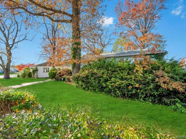 4 Hope Drive, Plainview NY 11803