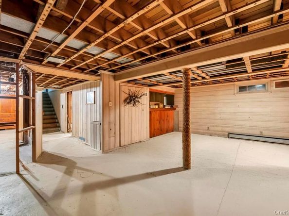 4 Hope Drive, Plainview NY 11803