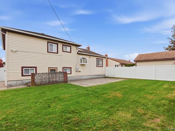 29 Lehigh Lane, Hicksville NY 11801