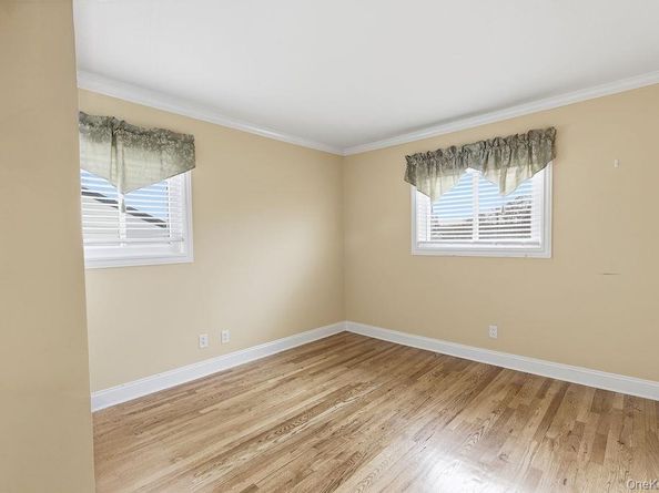 29 Lehigh Lane, Hicksville NY 11801