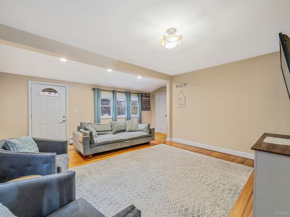 291 Terry Road, Smithtown NY 11787