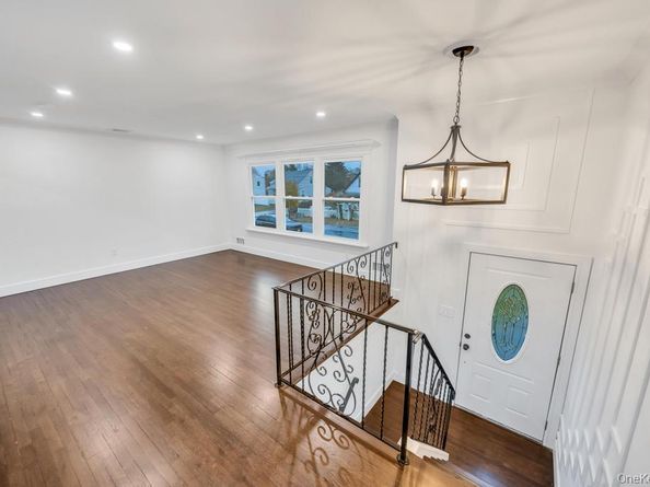 331 Gillette Street, Dix Hills NY 11746