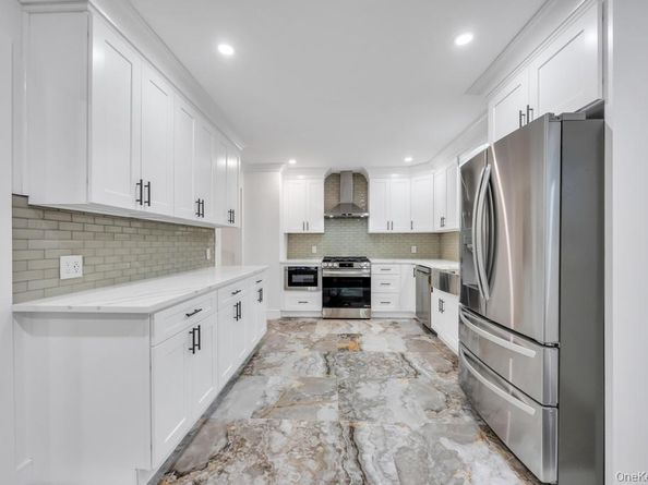 331 Gillette Street, Dix Hills NY 11746