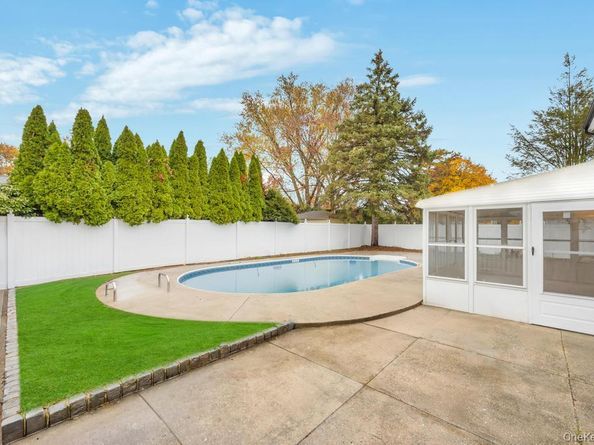 331 Gillette Street, Dix Hills NY 11746