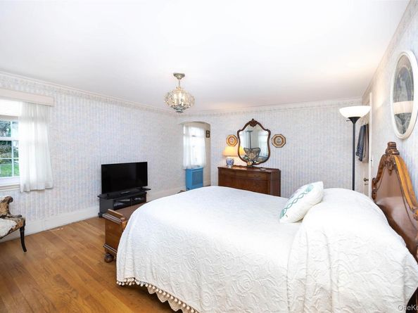 65 Old Mill Road, Manhasset NY 11030