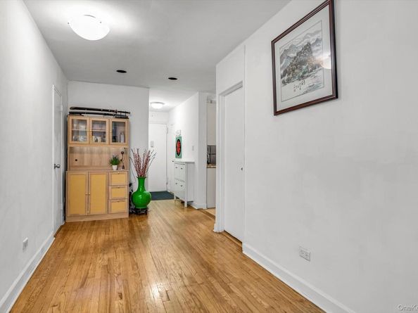 139-15 83Ave 305, Briarwood NY 11435