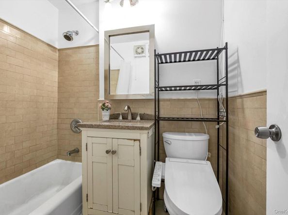 139-15 83Ave 305, Briarwood NY 11435