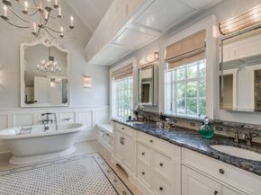 18 Gwynne Road, Melville NY 11747