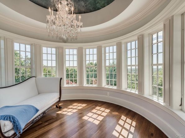 18 Gwynne Road, Melville NY 11747