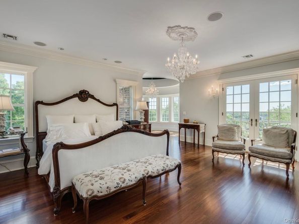 18 Gwynne Road, Melville NY 11747