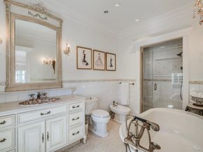 18 Gwynne Road, Melville NY 11747