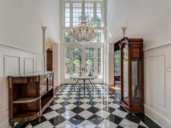 18 Gwynne Road, Melville NY 11747