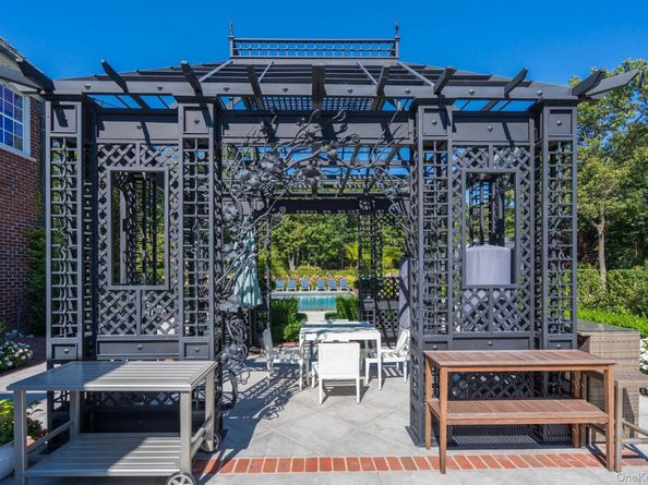 18 Gwynne Road, Melville NY 11747