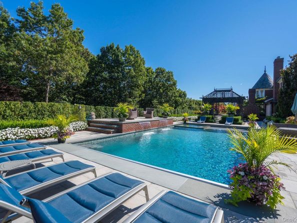 18 Gwynne Road, Melville NY 11747