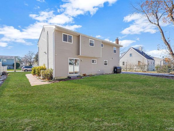 445 45th Street, Copiague NY 11726