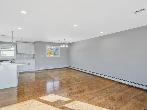 445 45th Street, Copiague NY 11726