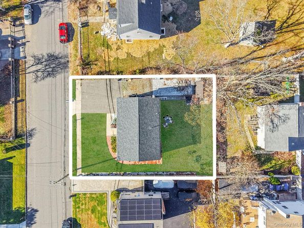 445 45th Street, Copiague NY 11726